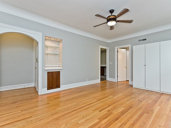 3rd image of 903 W Sunnyside Ave #2