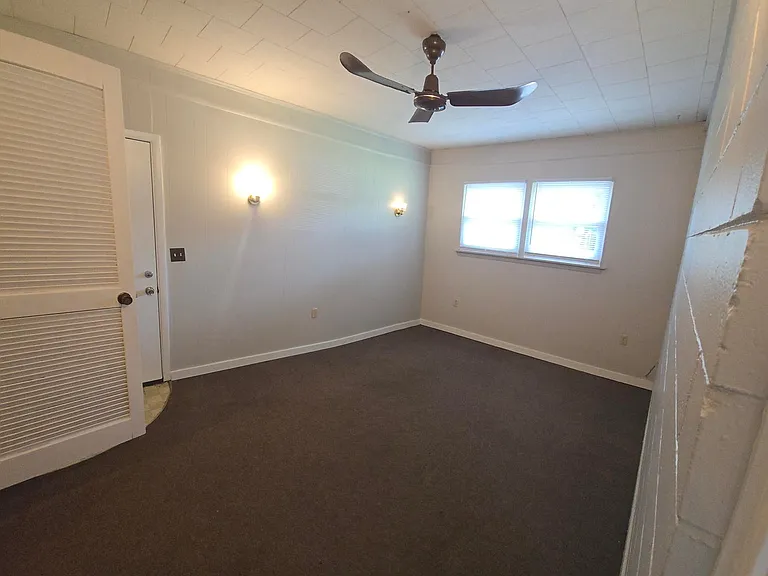 712 Newport Dr — Photo 10