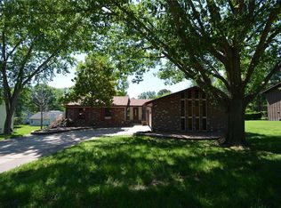 27 Savoy Dr, Lake Saint Louis, MO 63367