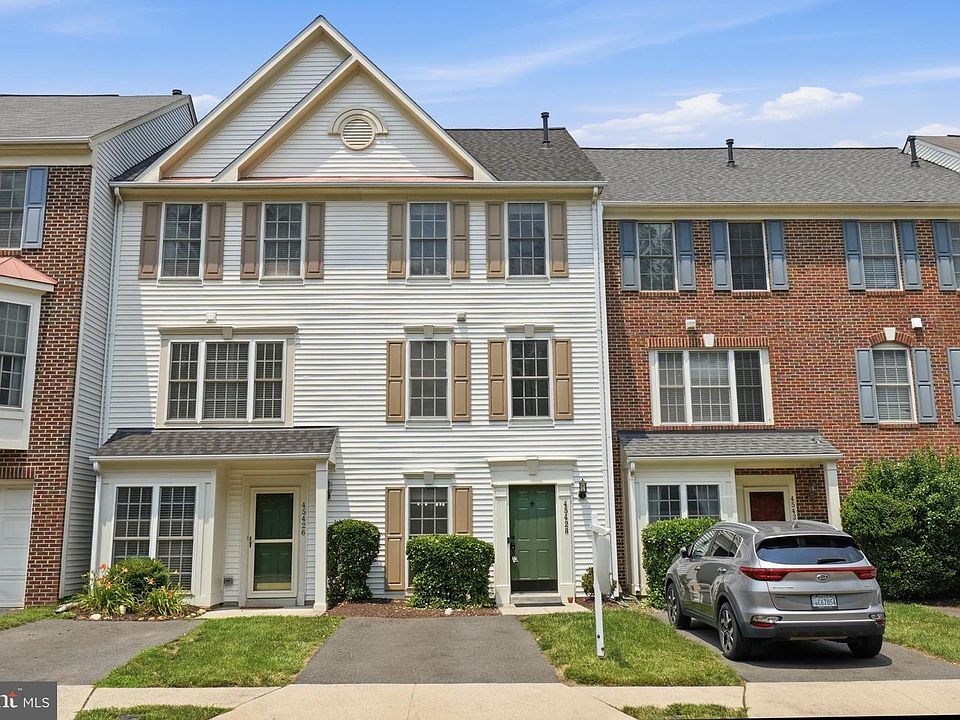1st image of 45428 Oak Trail Sq