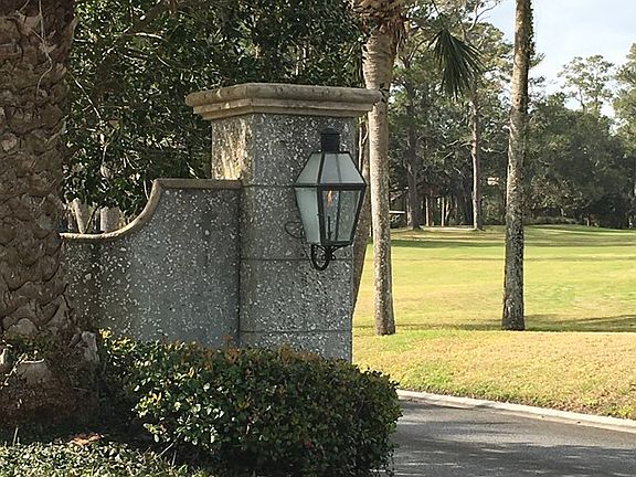 3rd image of 19 Country Club Ct