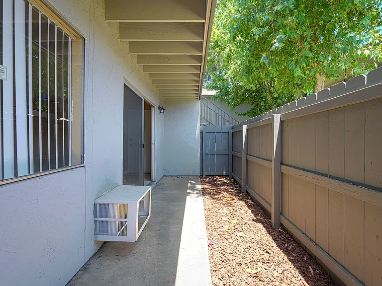 1528 Montecito Rd — Photo 13