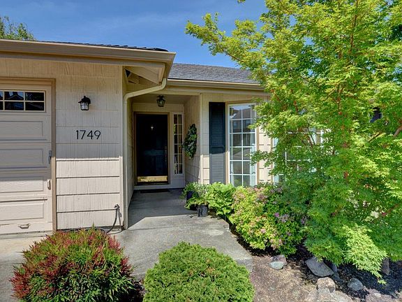 2nd image of 1749 Willow Glen Way