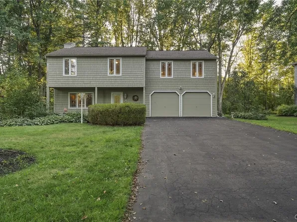 8793 Radburn Dr, Baldwinsville, NY 13027