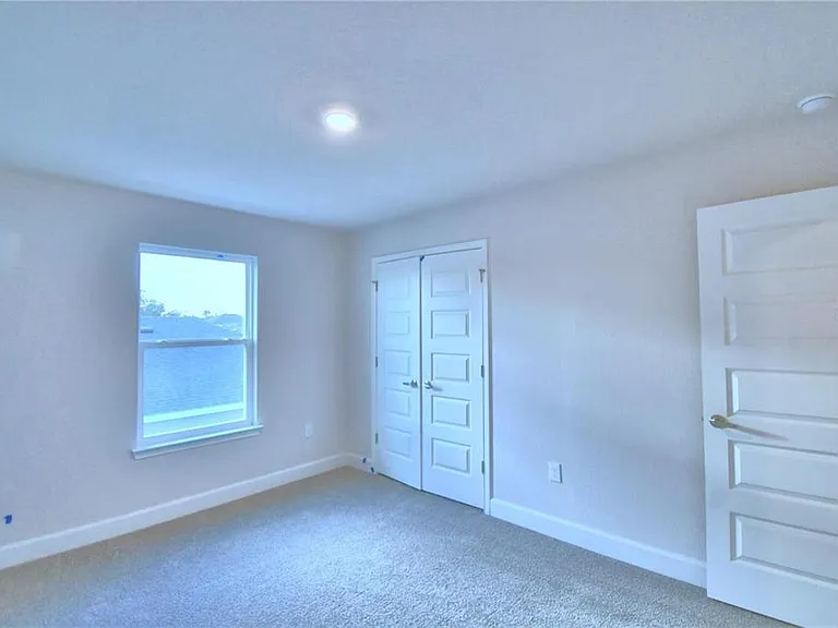 906 Sofia Ln — Photo 29