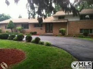 3487 W Maple Rd, Bloomfield Hills, MI 48301
