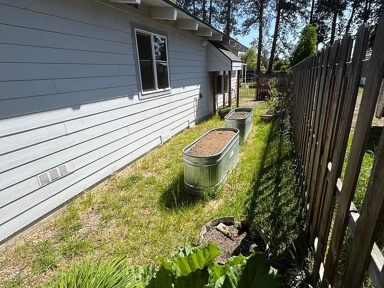 365 N Maple St #B — Photo 3