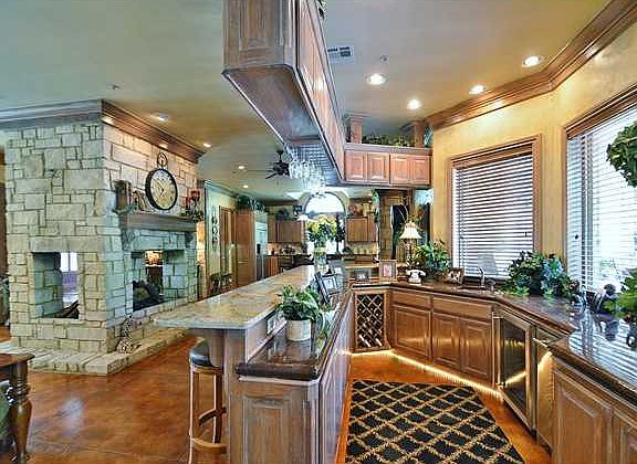 5th image of 3006 Oakwood Dr