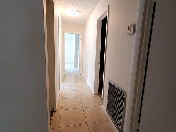 4th image of 10500 NW 37th St Unit E