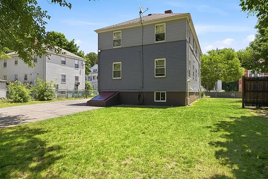 2 bed, 882 sqft, $2,600 — Photo 3