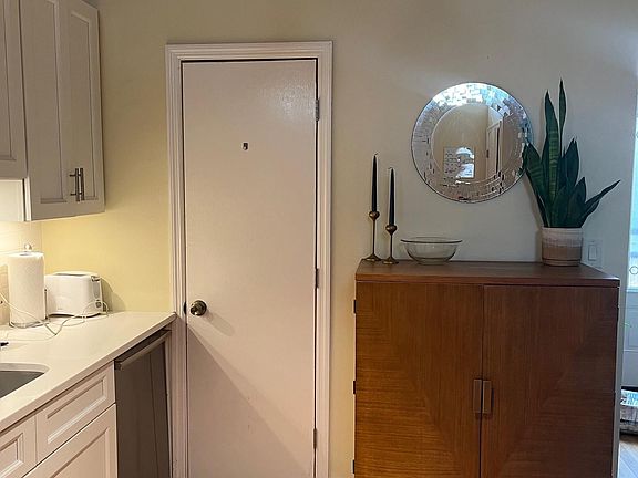 3rd image of 2210 N Halsted St #1R