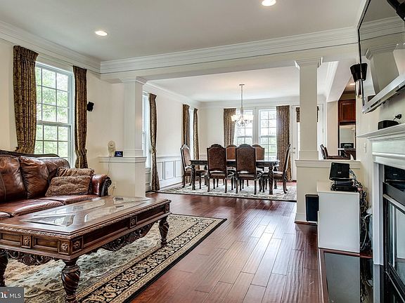 3rd image of 2095 Laura Mews Pl