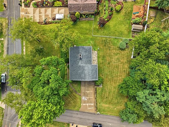 5th image of 150 Meadowbrook Dr