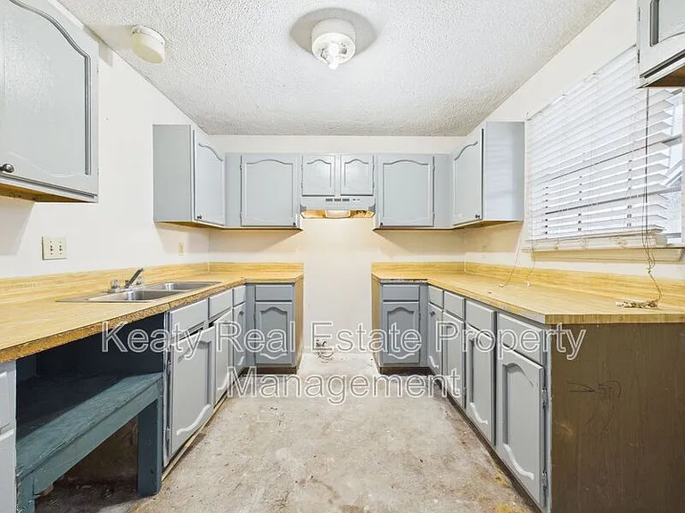 102 Dorchester St #A — Photo 9