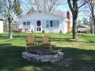 201 E Lakeshore Dr, Hope, MI 48628