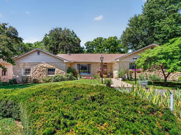 6926 Woodridge Dr, Avon, IN 46123
