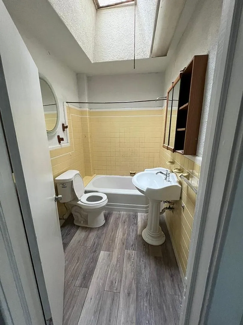 Remodeled Front Porch Home - Frankford — Photo 3