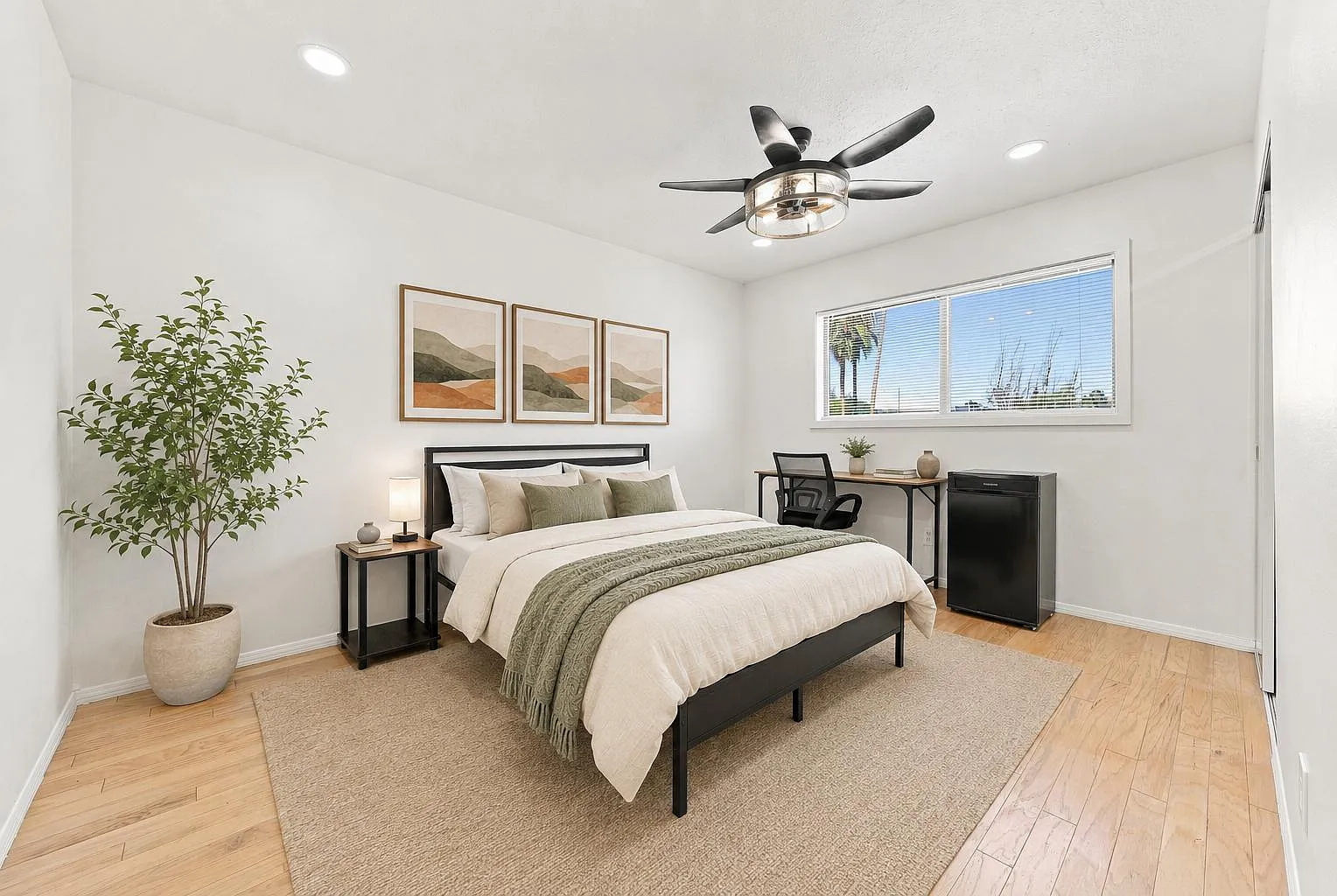 4 bed, 10.0 bath, 2800 sqft, $966 — Photo 1