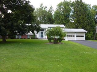 165 Hollybrook Rd, Brockport, NY 14420