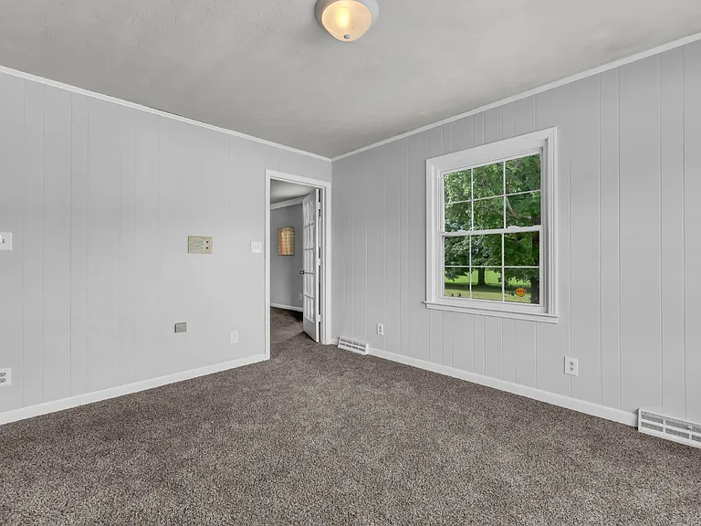 359 Meadow Ln — Photo 17
