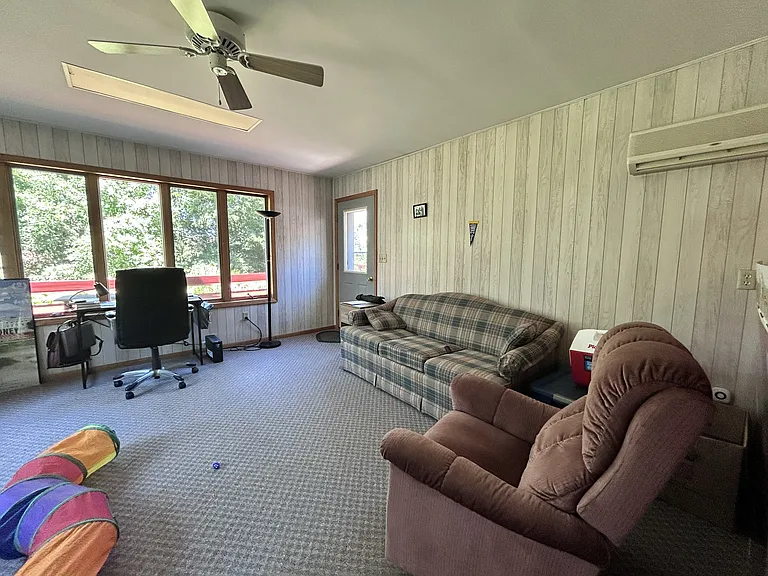 Sunroom w/Air Conditioning Unit
