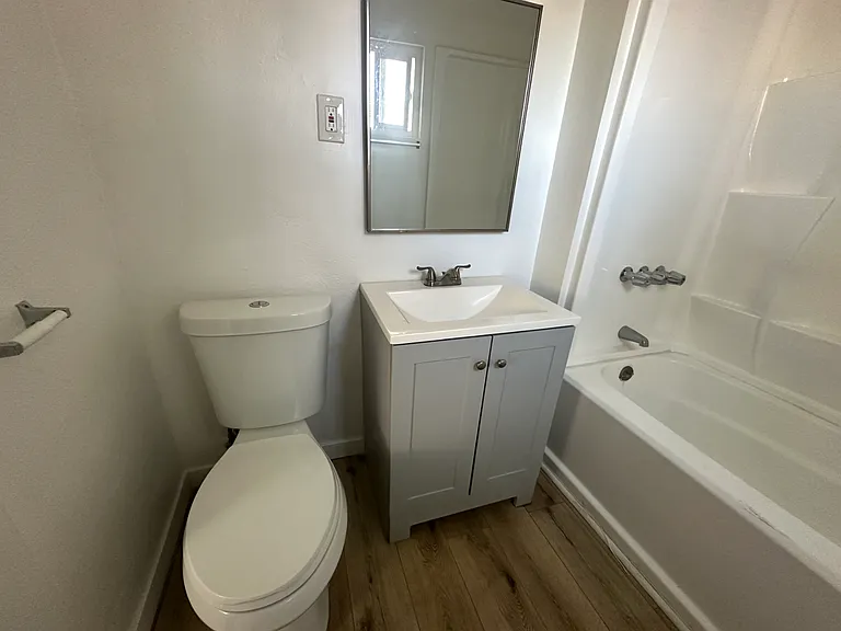1033 Hoffman Ave #12 — Photo 29