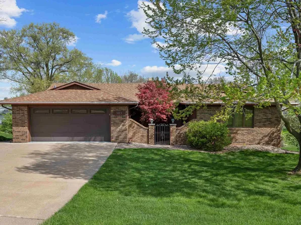 303 Bruce Ave, Milan, IL 61264