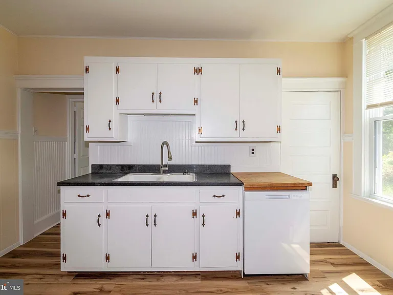 222 W Main St — Photo 37