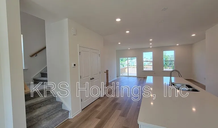 838 Parc Townes Dr — Photo 16
