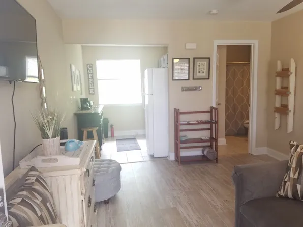 1664 Beach Blvd, Biloxi, MS