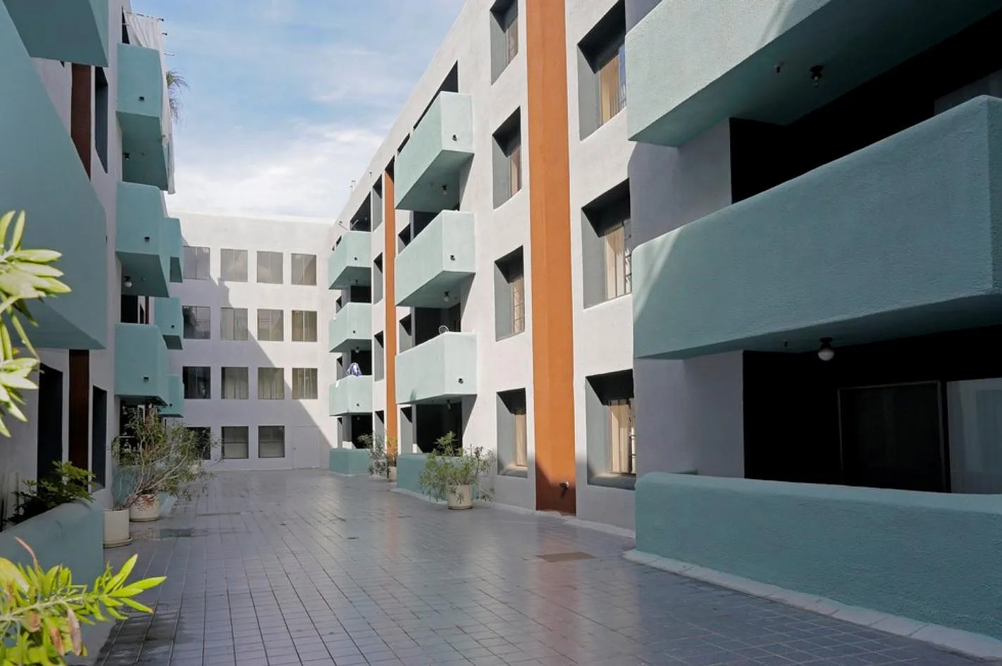 Hollywood Terrace — Photo 2