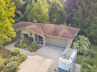 W148N7461 Woodland Dr, Menomonee Falls, WI 53051