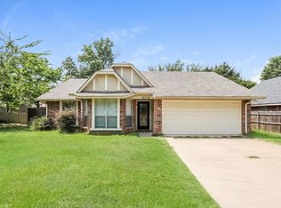 4214 Worth Forest Dr, Arlington, TX 76016