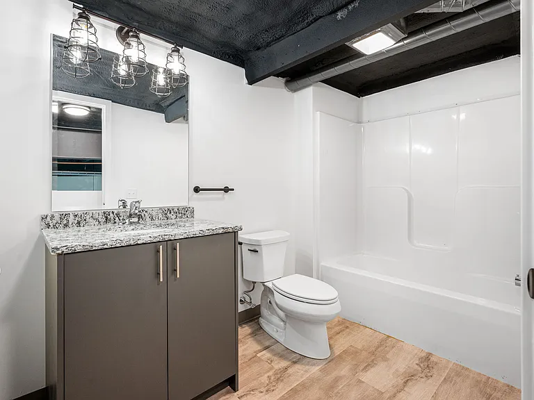 300 Penn St #208 — Photo 4