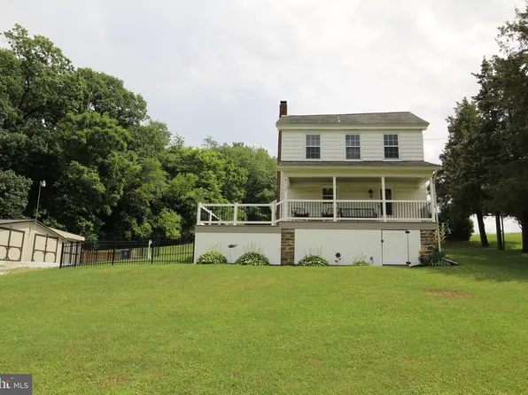 8132 Century Farms Rd, Felton, PA 17322