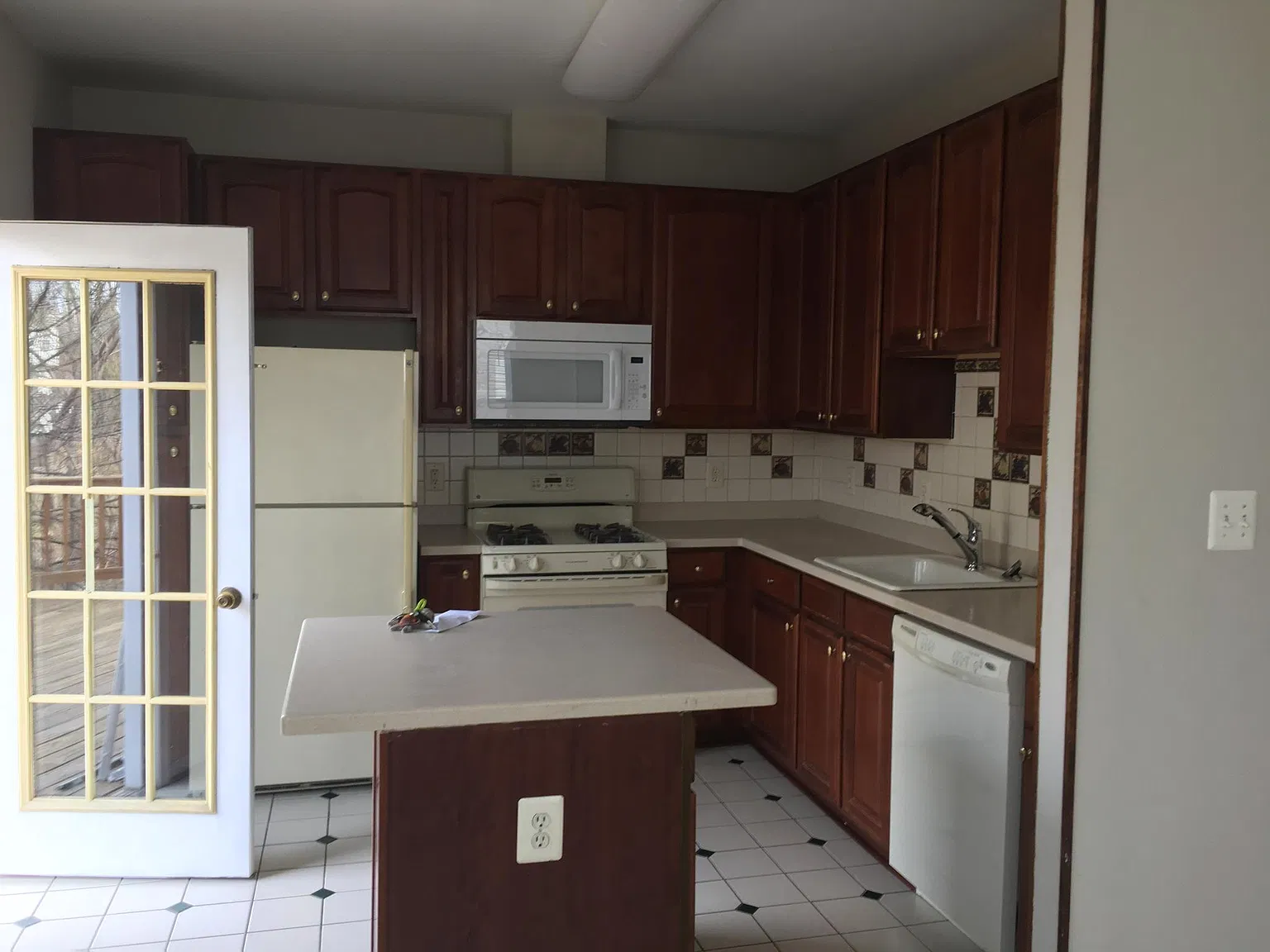 3 bed, 3.5 bath, 1828 sqft, $3,200 — Photo 3