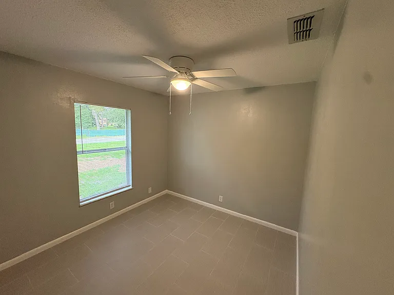 927 Russell Ave — Photo 13