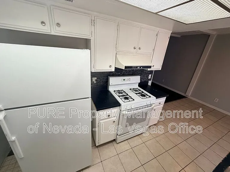 1405 Vegas Valley Dr #252-bldg 25 — Photo 10