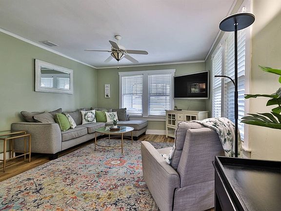4th image of 303 Washington St #2