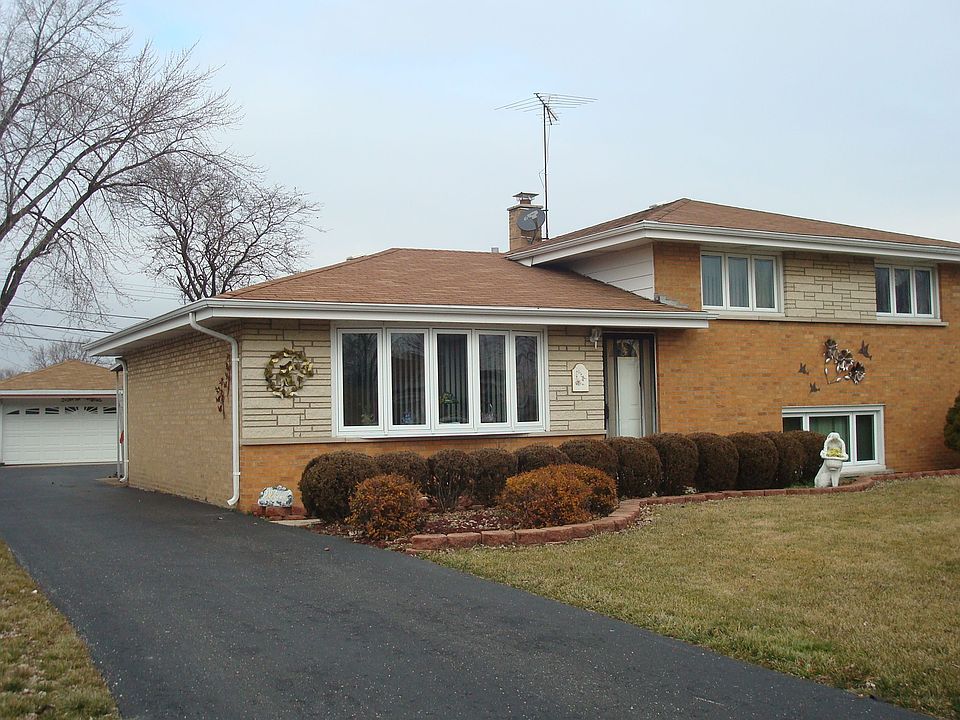 3 Bedroom 1.5 Bath Brick Tri-level