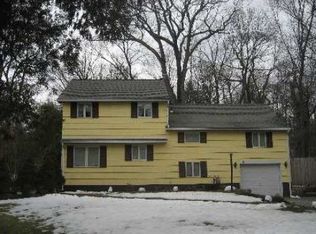 6 Nursery Rd, Melville, NY 11747