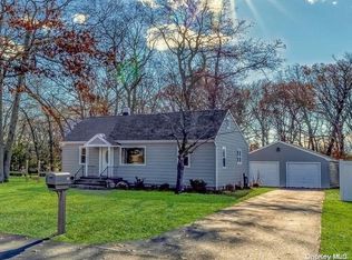 30 Miller Ave, Center Moriches, NY 11934