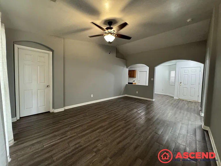 302 Tanner Michael Dr — Photo 3