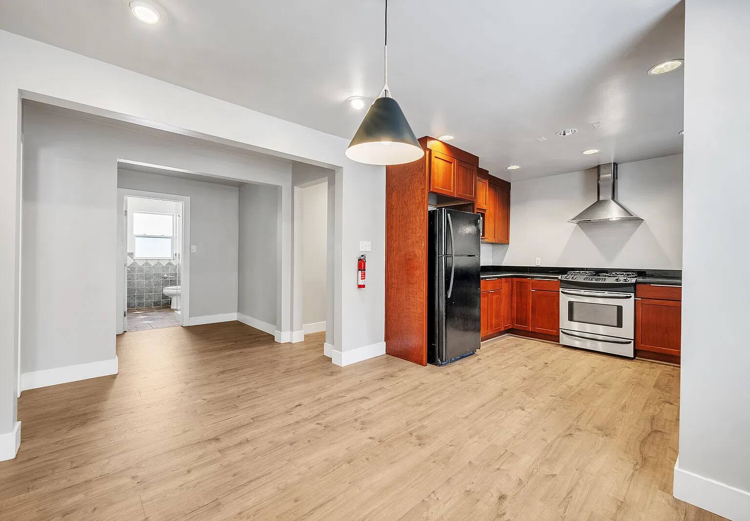 3045 Franklin Blvd — Photo 3