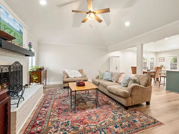 6616 High Lawn Ter, Watauga, TX 76148