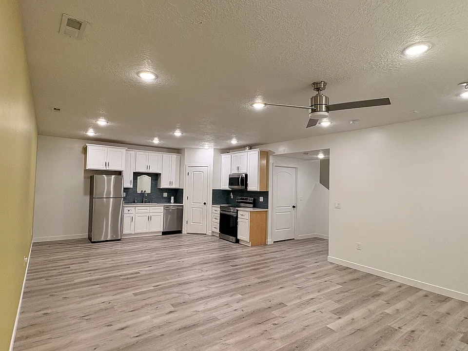1567 W Sparta Way #BASEMENT