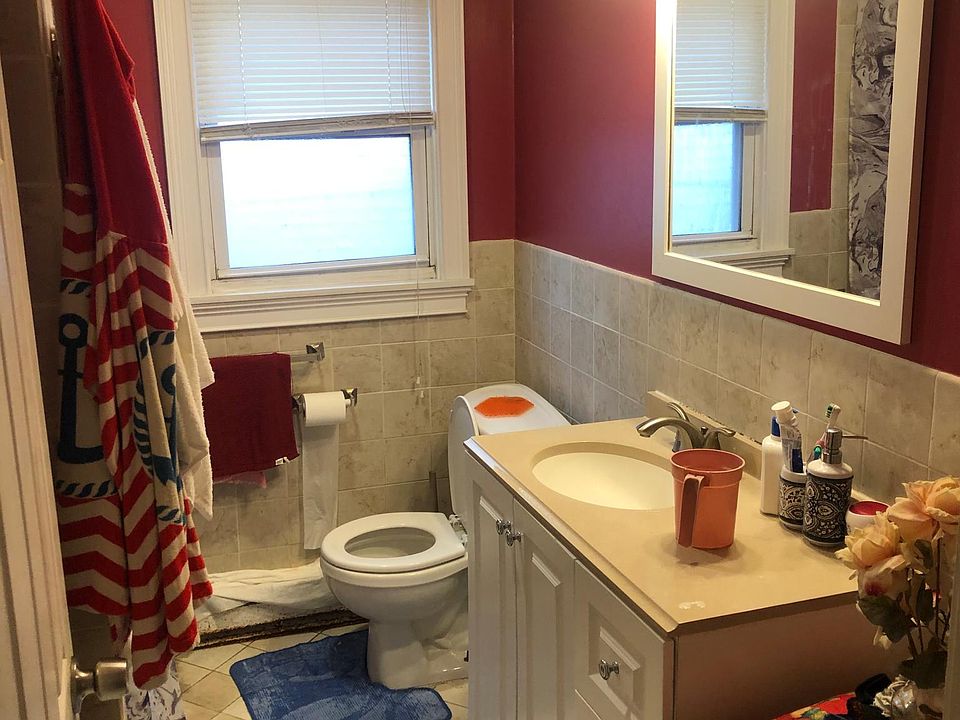 2nd image of 70 Bay Rd #1