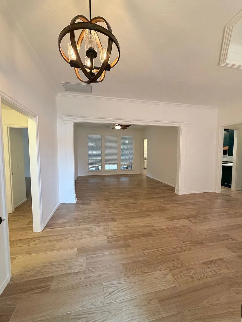Spacious Updated Home - 4 Bedrooms + Office, 2 Full Baths - Storm Shelter - Edmond Schools — Photo 3