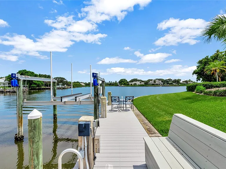 518 River Dr — Photo 29