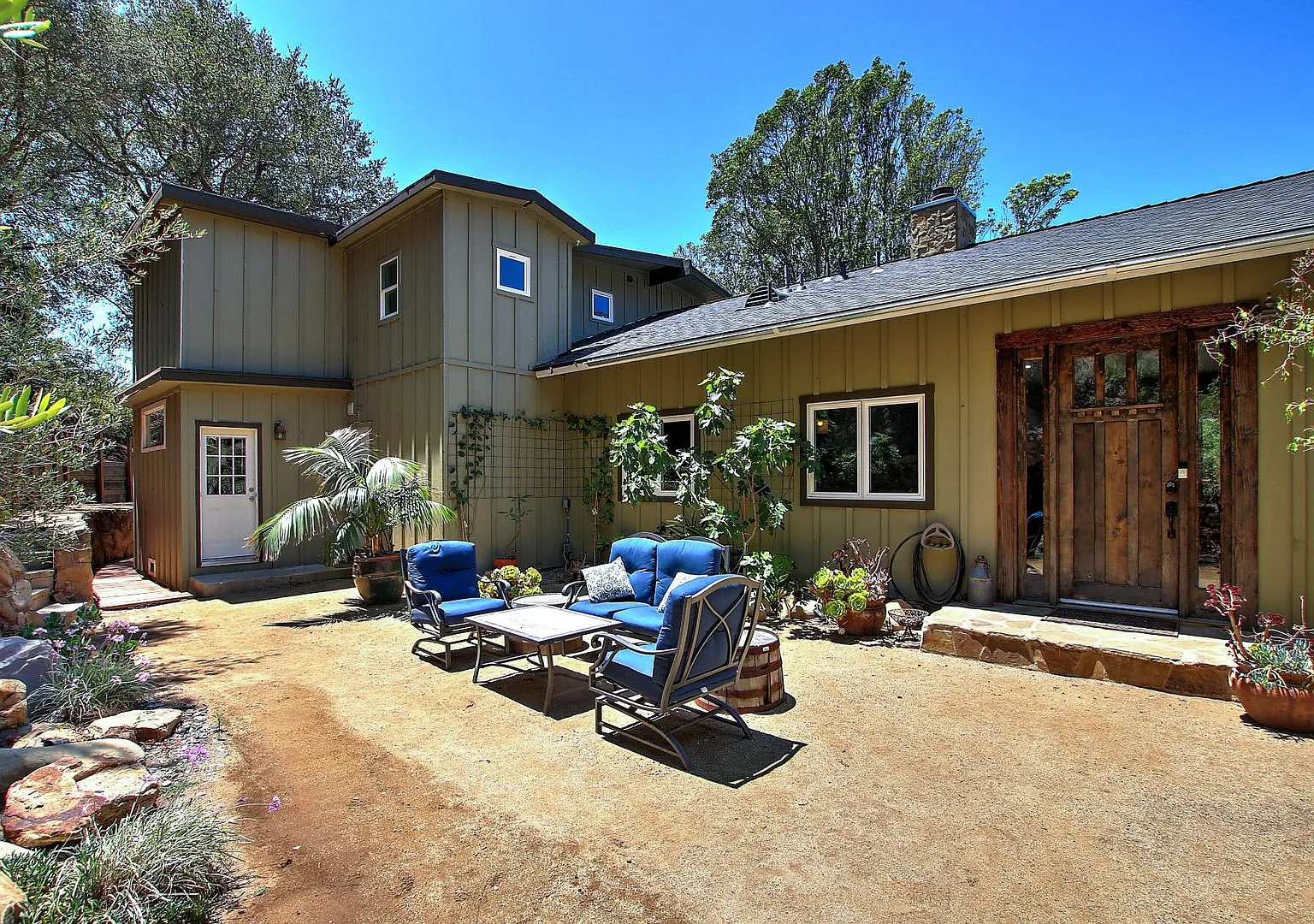 Astoundingly beautiful ocean view property! In the hills of Montecito — Photo 1
